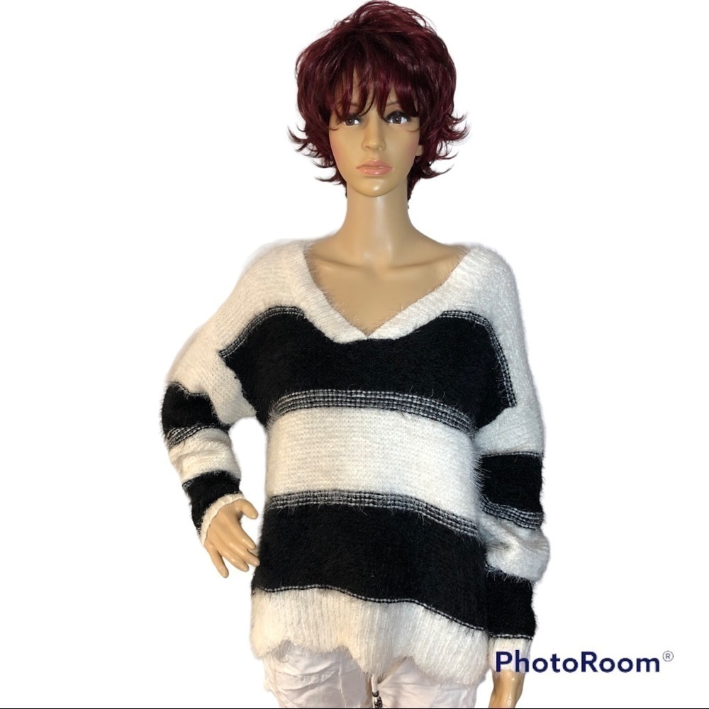 KORI AMERICA BLACK AND WHITE STRIPED EYELASH SWEATER